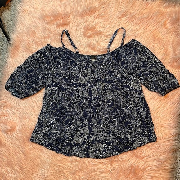 Torrid Blue Paisley Short Sleeve Challis Cold Shoulder Top Plus Size‎ 0 - Picture 1 of 4
